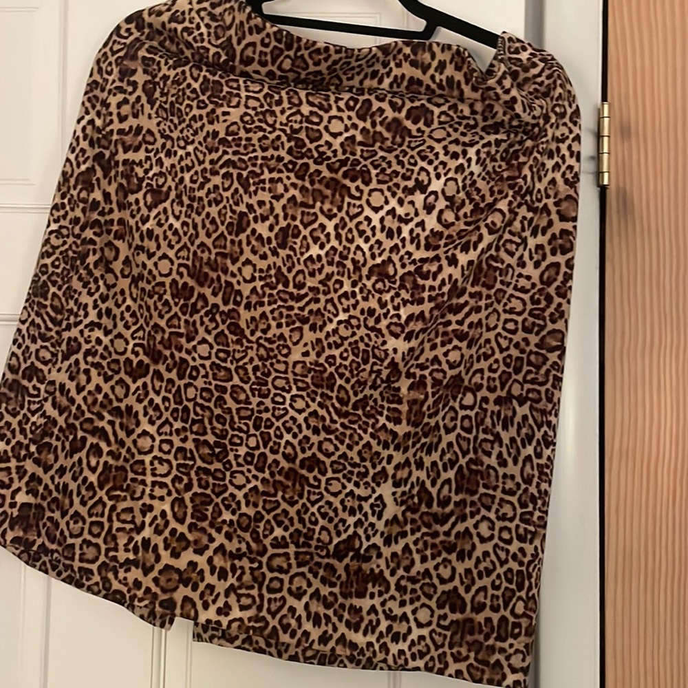 NWT : leopard print skirt